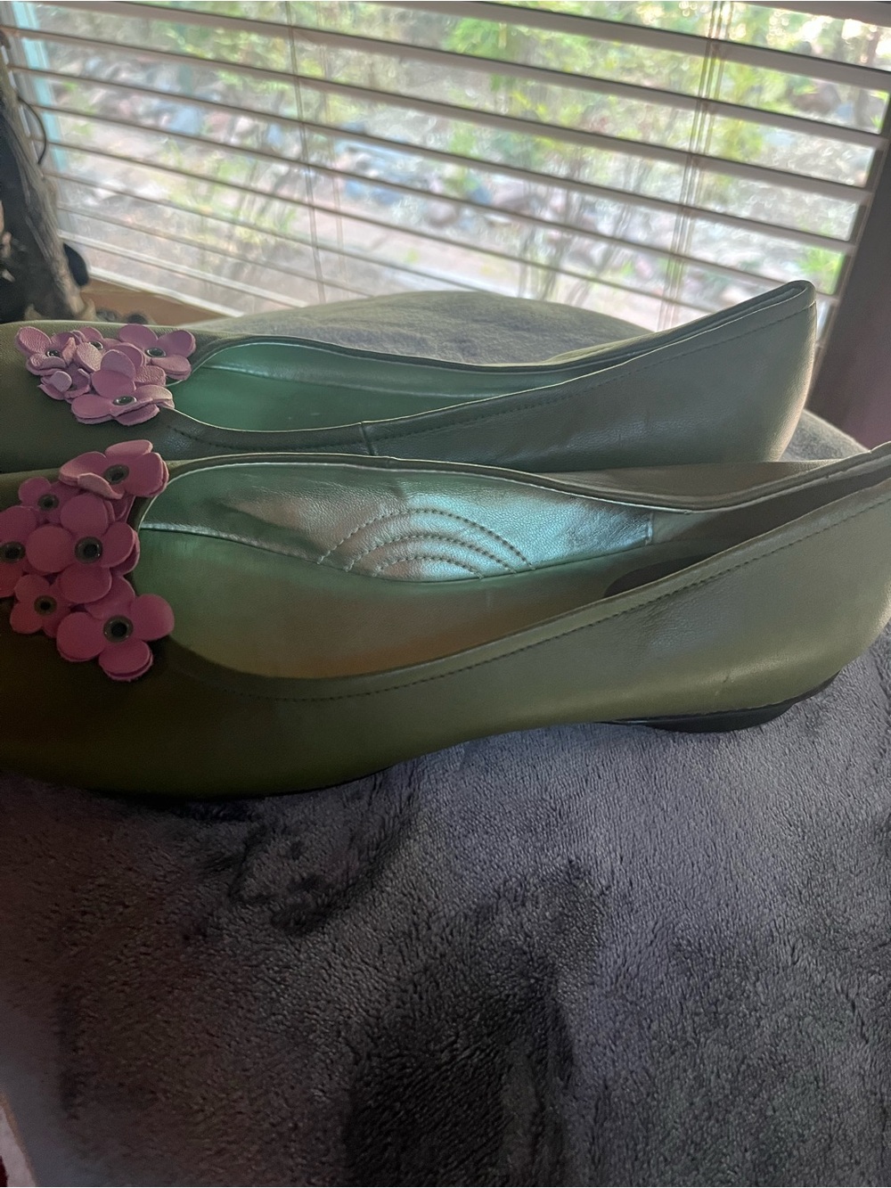 me too Olive Green leather Ballet Flats with Pink Flower Appliqués size 10 - Picture 4 of 7